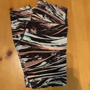 Lululemon Wunder Under- size 6